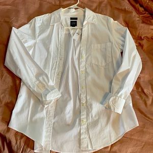 Gap crisp white button down v neckline- brand new!